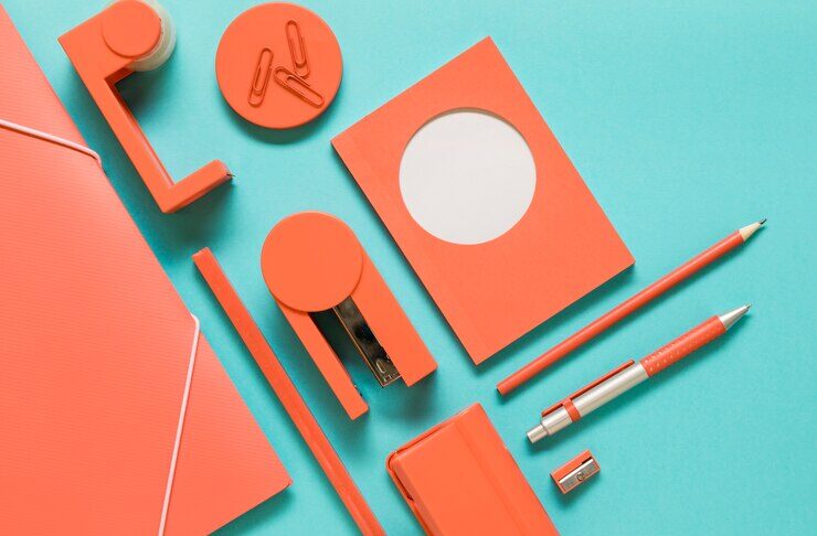 La magie des goodies pour motiver et fédérer vos collaborateurs outils-bureau-surface-coloree_23-2148182122.jpg credit freepik