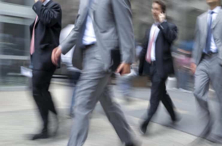 Demissions et licenciements Depositphotos_blurAZ1