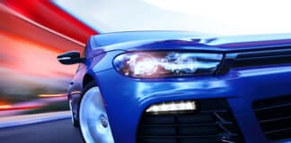 Industrie automobile restons connectésautomobile Depositphotos_ssuaphoto