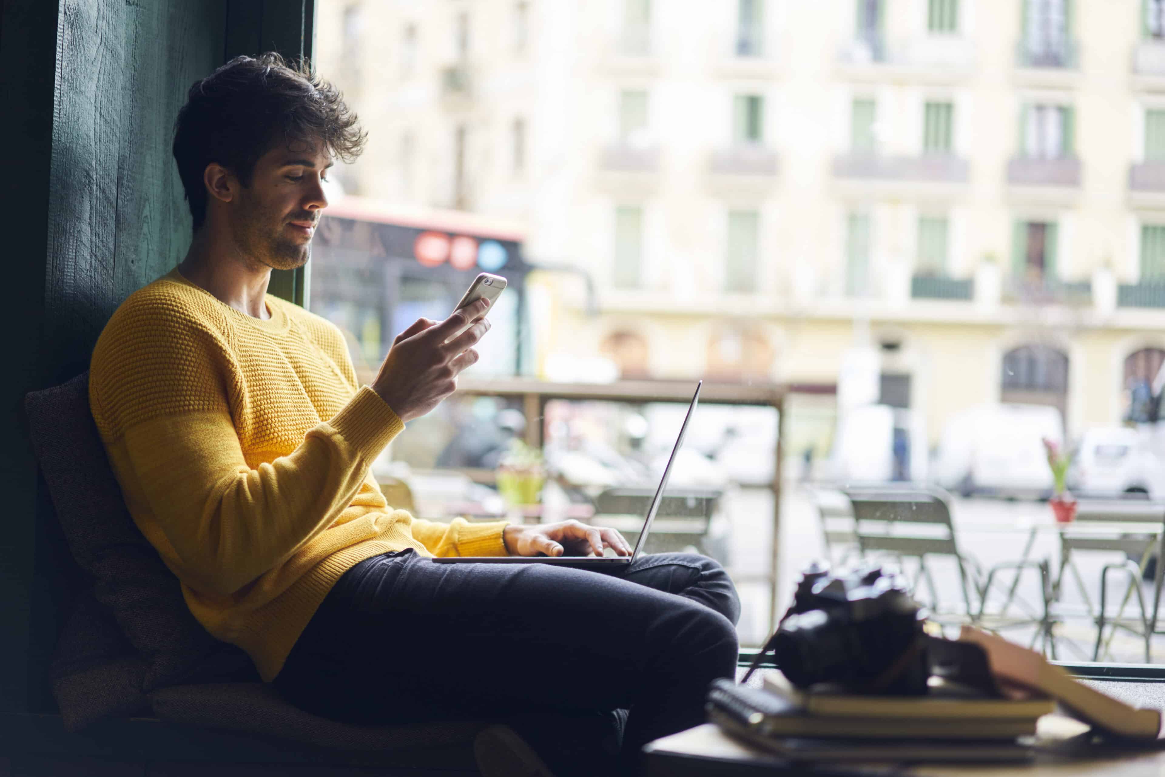 Les réseaux sociaux dans la COM Depositphotos_ GaudiLab