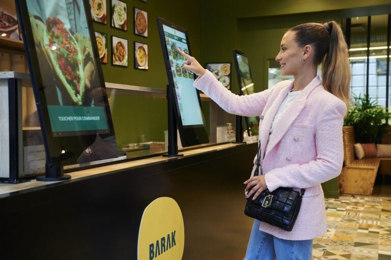 Bornes de commandes : Quels bénéfices pour les restaurants ?