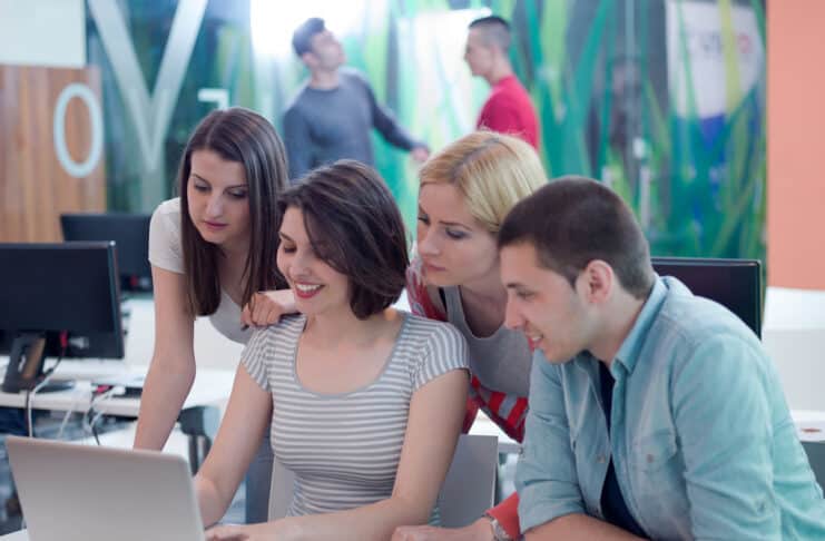 Formation et enjeux stratégiques adjacents Enjeux strategiques de la formation Depositphotos Shok