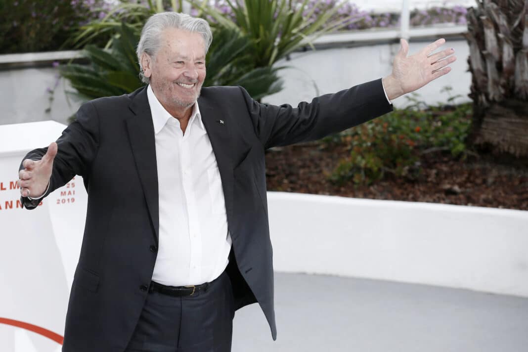 Alain Delon j'ai toujours vouku être lke christ Depositphotos_arp