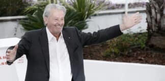 Alain Delon j'ai toujours vouku être lke christ Depositphotos_arp