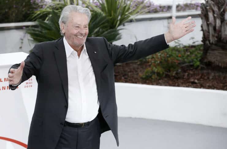 Alain Delon j'ai toujours vouku être lke christ Depositphotos_arp