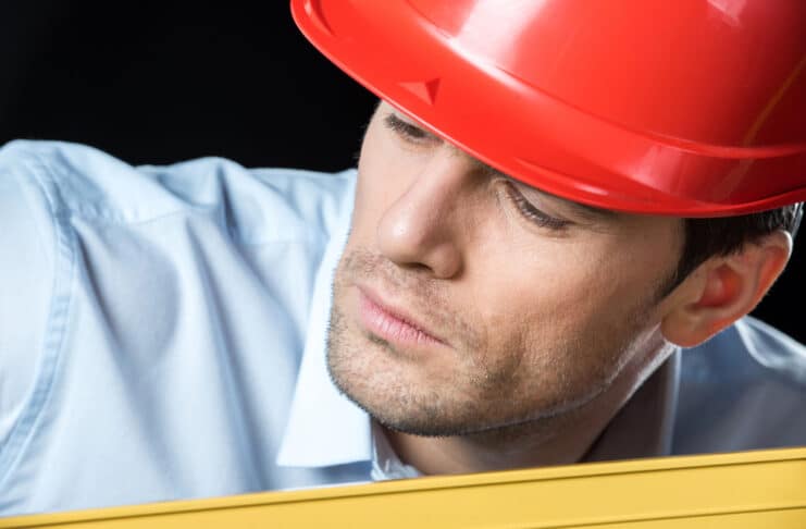 Conducteur de travaux, un métier passionnant alliant terrain et bureau Conducteur de travaux, un métier passionnant alliant terrain et bureau Depositphotos_ArturVerkhovets