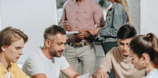 Comment utiliser l'IA au bureau Depositphotos_IgorVetushko