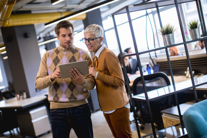 Séniors en entreprise Depositphotos Boggy22