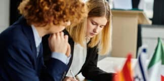 L’IA et la formation d’équipes internationales peuvent-elles reléguer la pénurie de talents aux oubliettes ? L'IA et la formation d'équipes internationales Depositphotos_Haydmitry