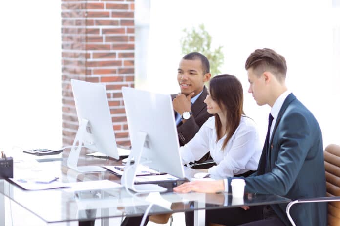 Le monde de l’éducation peut-il réduire sa dissonance avec le marché de l’emploi grâce à l’IA  Depositphotos_albertyurolaits