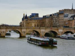 Optez pour la privatisation d'une péniche Depositphotos_Photomichel2023