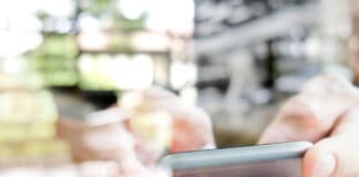 La connectivité mobile : de la dématérialisation mobile aux cartes en bambou La connectivité mobile Depositphotos_ponsulak