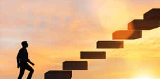 Gravir les échelons sans se prendre la tête Depositphotos_elnur