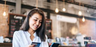 Pourquoi un Fournisseur Print-on-Demand Fiable est Essentiel pour Réussir en E-Commerce Réussir en E-Commerce Depositphotos_Jcomp