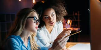 Comment la communication visuelle physique redevient stratégique pour les dirigeants d’entreprise La communication visuelle physique stratégique Depositphotos