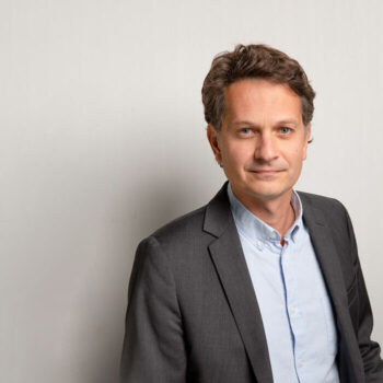 Antoine Violet-Surcouf, Directeur Général et Associé de Forward Global, spécialisé dans la gestion des risques numériques, économiques et informationnels