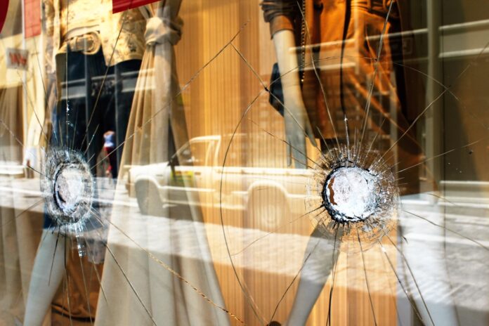 Extrêmes et extrémistes Depositphotos_Theastock