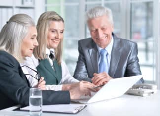 La France manque d’actifs les seniors sont devenus un enjeu économique Depositphotos