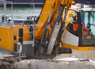 Un chantier en activité exige un recyclage en temps réel Depositphotos_