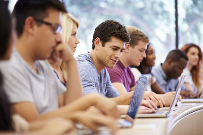 L’IA enseignée au lycée l'école découvre enfin ce que ses élèves savent déjà faire Depositphotos